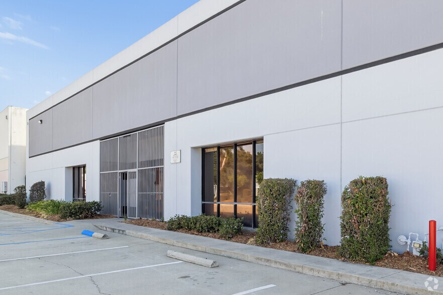 More Photos Of 4800 LittleJohn St, Baldwin Park Warehouse For Lease