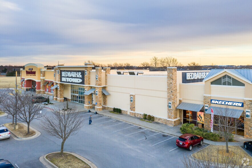 More Photos Of 5302-5636 E Skelly Dr, Tulsa Unknown For Lease