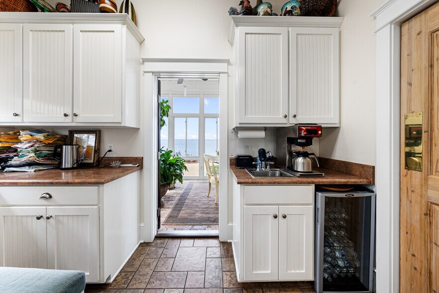 More Photos Of 202 S Mobile St, Fairhope Hospitality For Sale