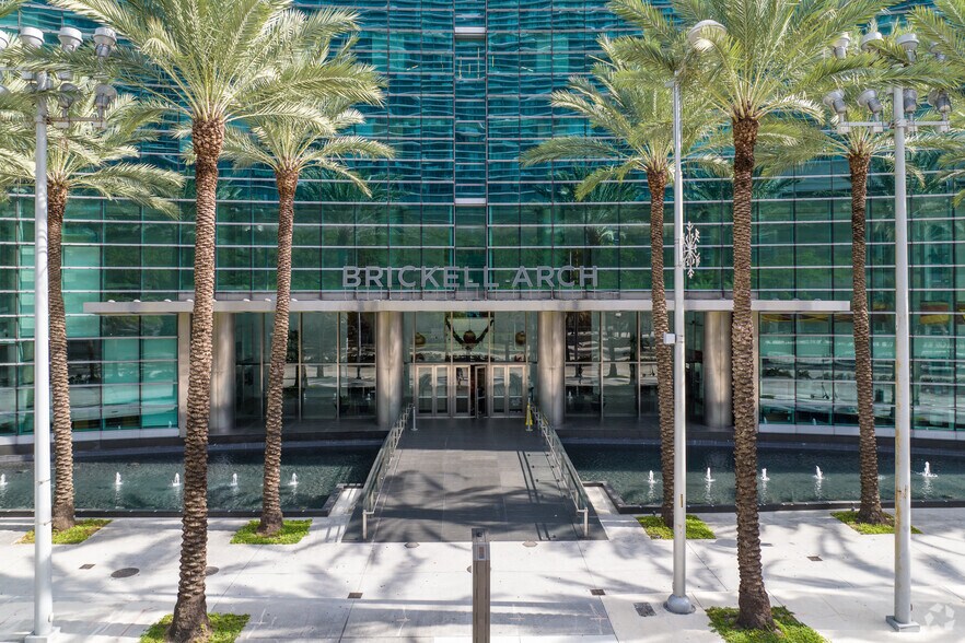 More Photos Of 1395 Brickell Ave, Miami Office For Sale