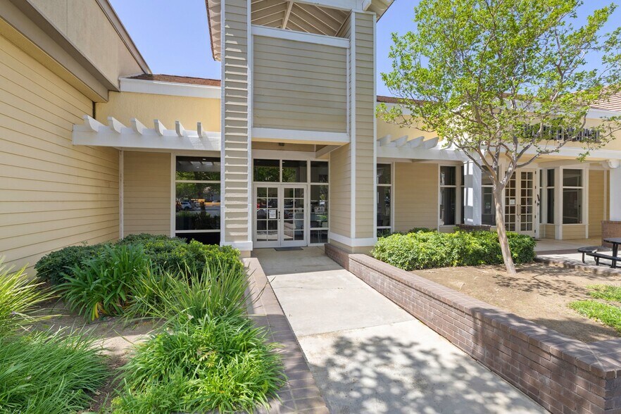 More Photos Of 1145 Lindero Canyon Rd, Westlake Village Freestanding For Lease