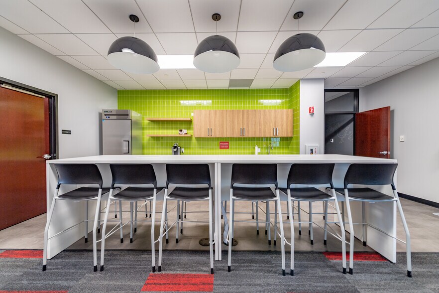 More Photos Of 9-11 Hampshire St, Mansfield Office For Lease