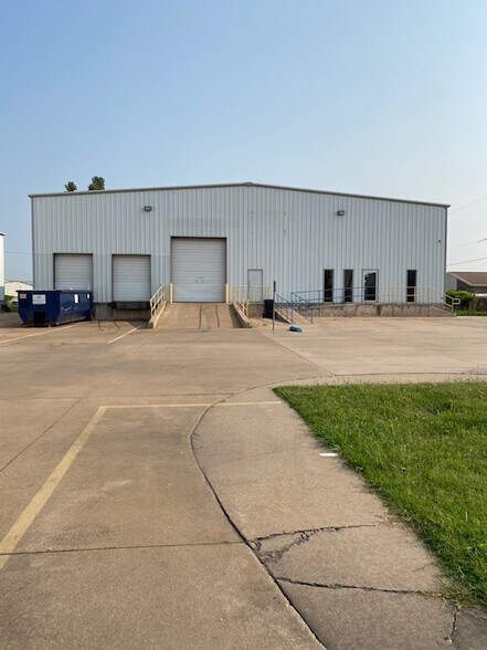 More Photos Of 400 S Eagle Ln, Oklahoma City Warehouse For Lease