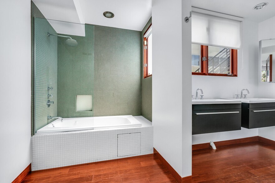 More Photos Of 1800-1808 Thayer Ave, Los Angeles Office For Lease