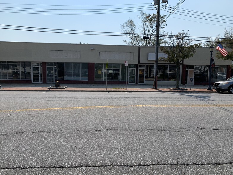 Primary Photo Of 271-279 S Wellwood Ave, Lindenhurst Storefront For Lease