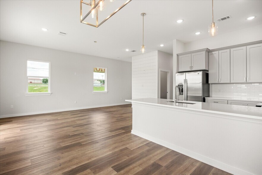 More Photos Of 710 N Sycamore St, Hico Apartments For Sale