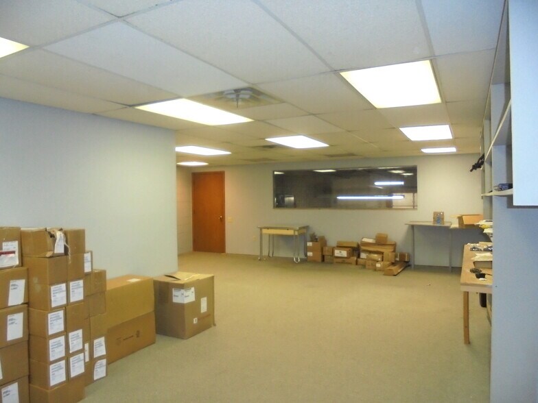 More Photos Of 256 Main St, East Windsor Research And Development For Sale