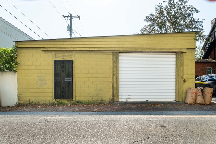 More Photos Of 711 Tattnall st, Savannah Light Distribution For Sale