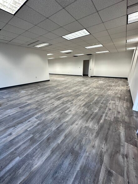 More Photos Of 730 Holiday Dr, Pittsburgh Office For Lease