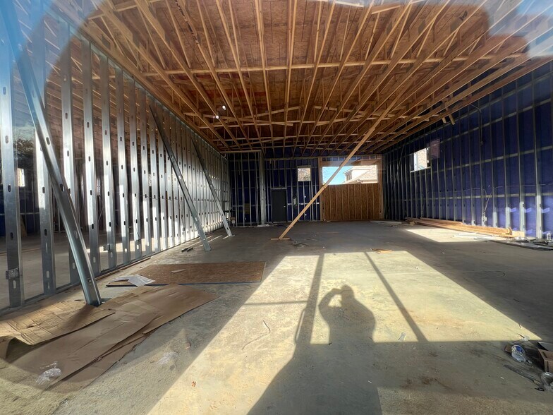 More Photos Of 3430 Acadia St, Fayetteville Showroom For Lease
