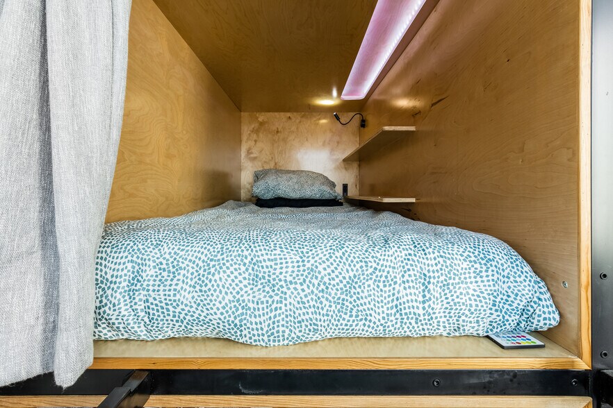 More Photos Of 2478 Penmar Ave, Venice Dormitory For Sale