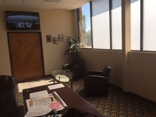 More Photos Of 550-555 Riverdale Dr, Glendale Light Manufacturing For Lease