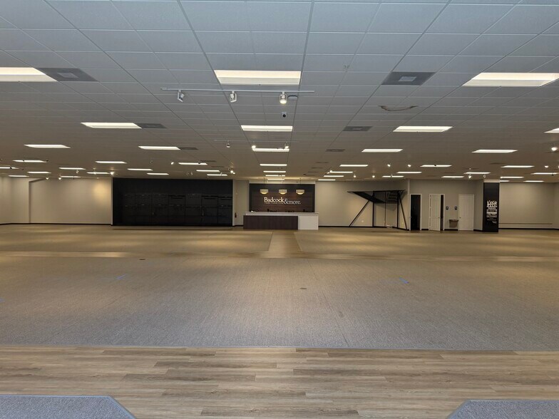 More Photos Of 311 S Ridgewood Ave, Edgewater Freestanding For Lease