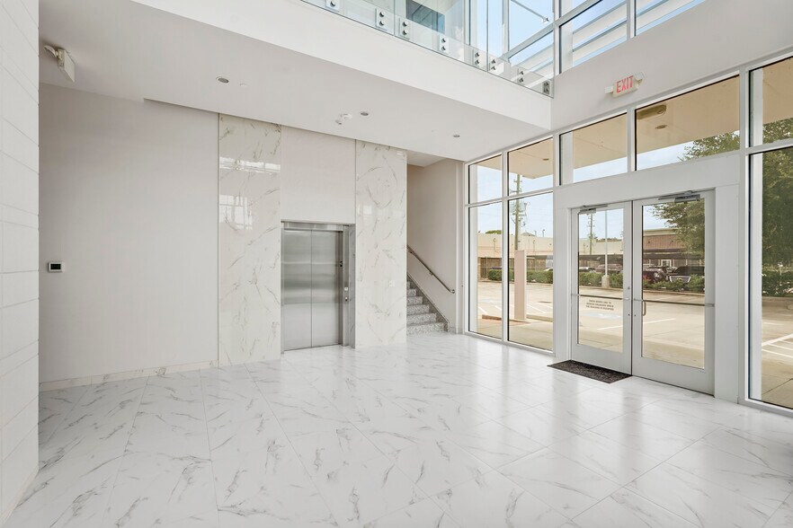 More Photos Of 1140 Enclave Pky, Houston Medical For Sale