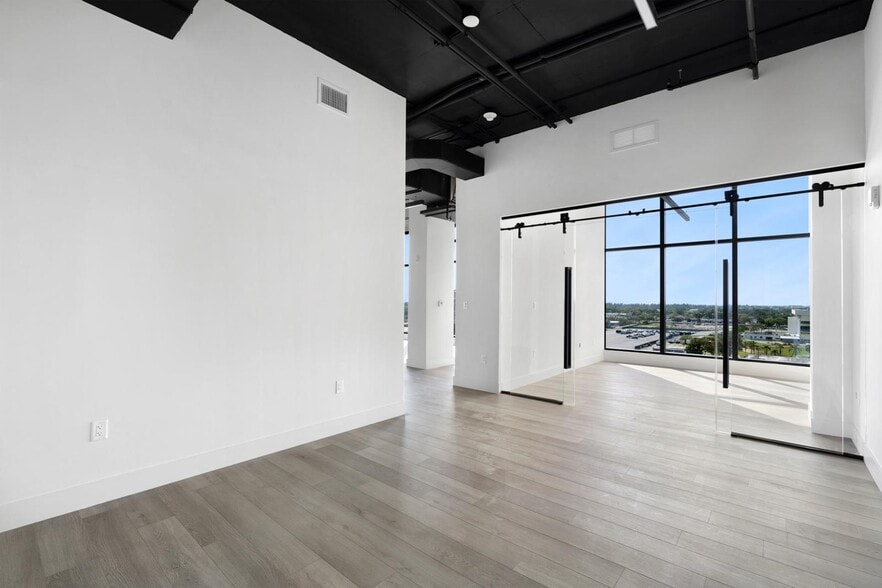 More Photos Of 800 N Federal Hwy, Hallandale Beach Office For Sale