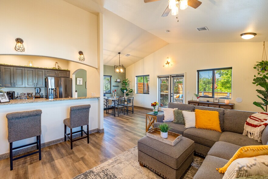 More Photos Of 116 S 1st St, Williams Office For Sale