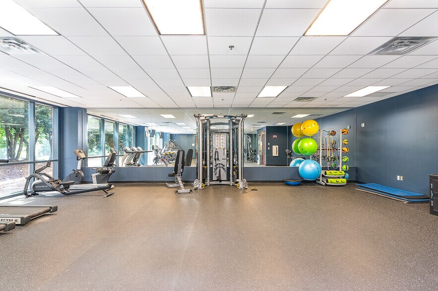 More Photos Of 800 Parc Pt, Alpharetta Unknown For Lease