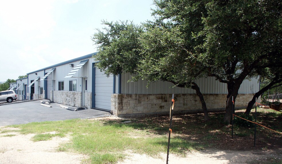 More Photos Of 1607 N Cuernavaca Dr, Austin Warehouse For Lease