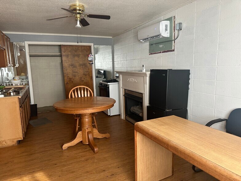 More Photos Of 302 N Main St, Melbourne Hotel For Sale