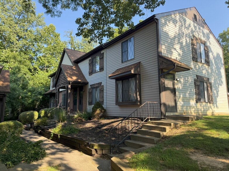 More Photos Of 1380 Country Side Dr, Newark Apartments For Sale