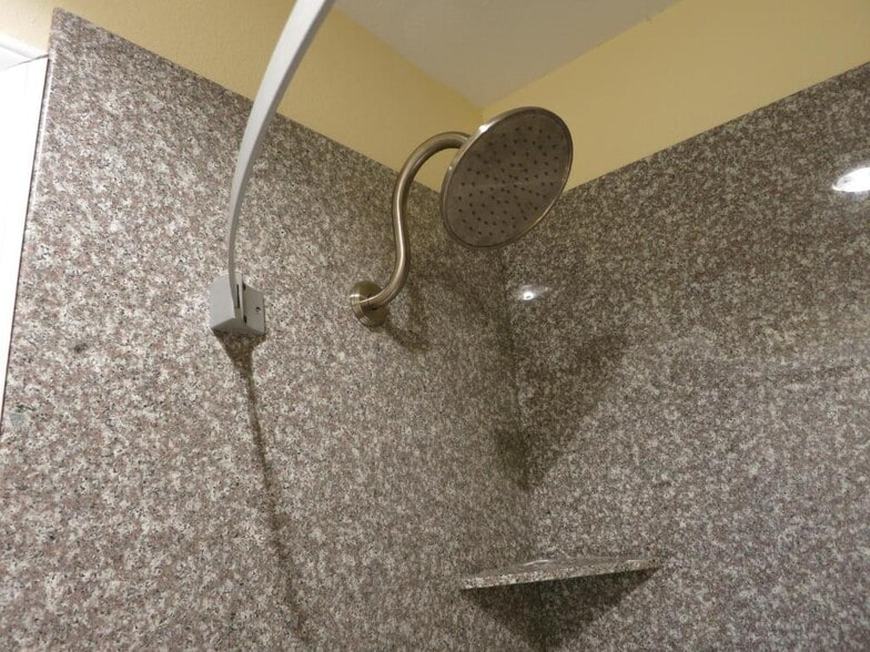 More Photos Of 600 W Palestine St, Mexia Hotel For Sale