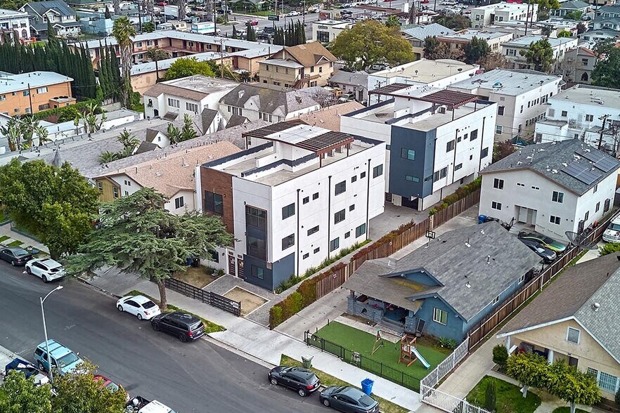 More Photos Of 550 W 47th St, Los Angeles Apartments For Sale