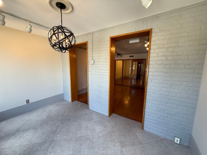 More Photos Of 3447 W Cary St, Richmond Office For Lease