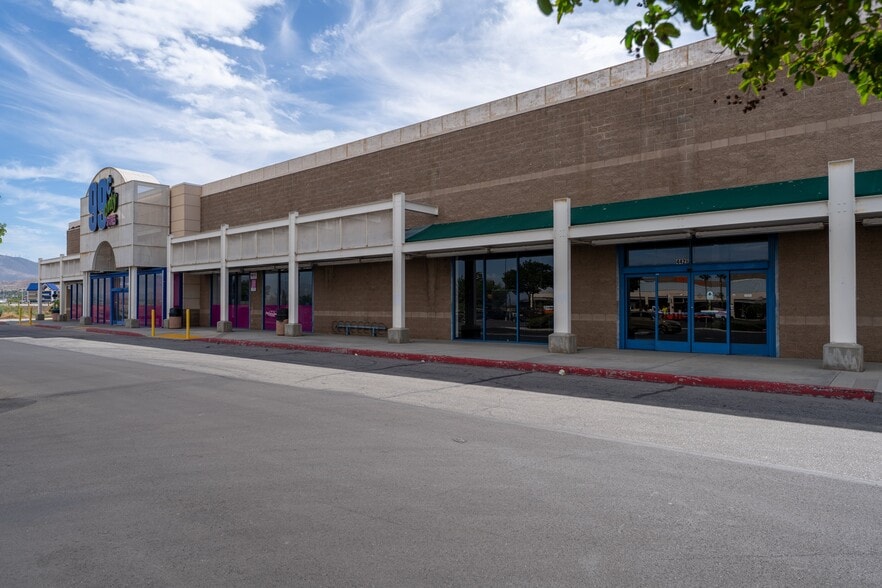 More Photos Of 330 W Rancho Vista Blvd, Palmdale Unknown For Lease