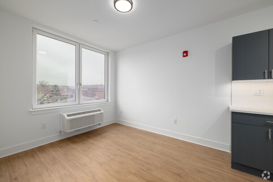 More Photos Of 300 E Main St, Bound Brook Apartments For Lease