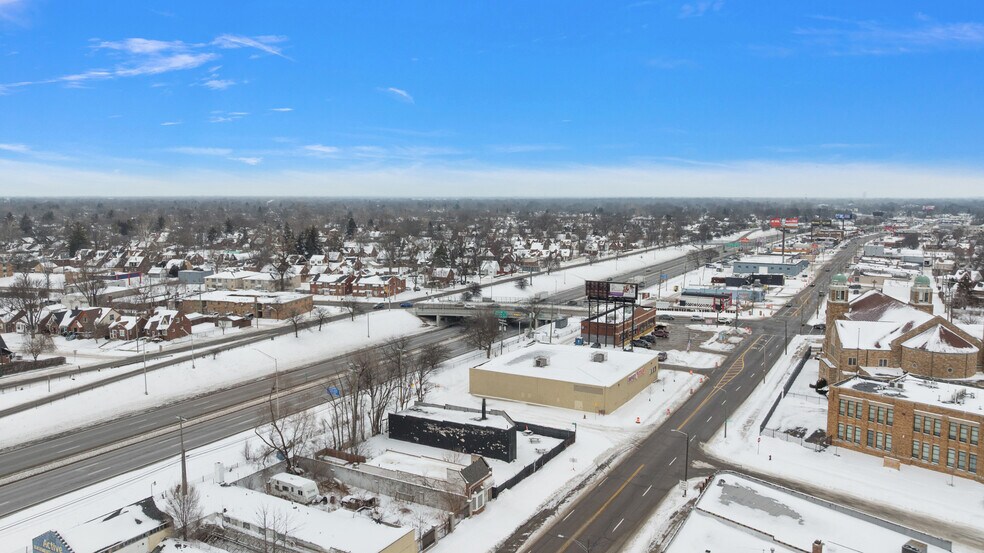 More Photos Of 16387–16395 Harper ave @ Harper Ave and Whittier Ave, Detroit Bar For Sale