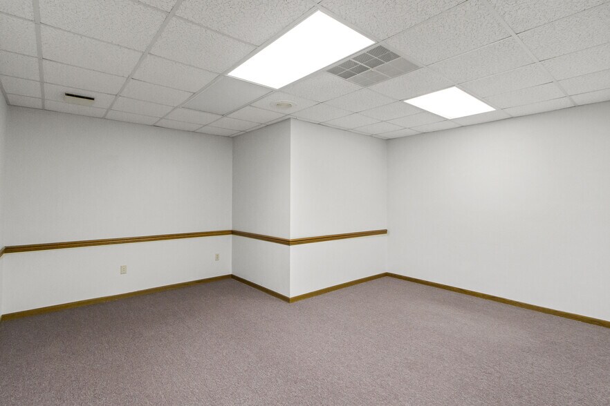 More Photos Of 115 E Conant St, Portage Office For Sale