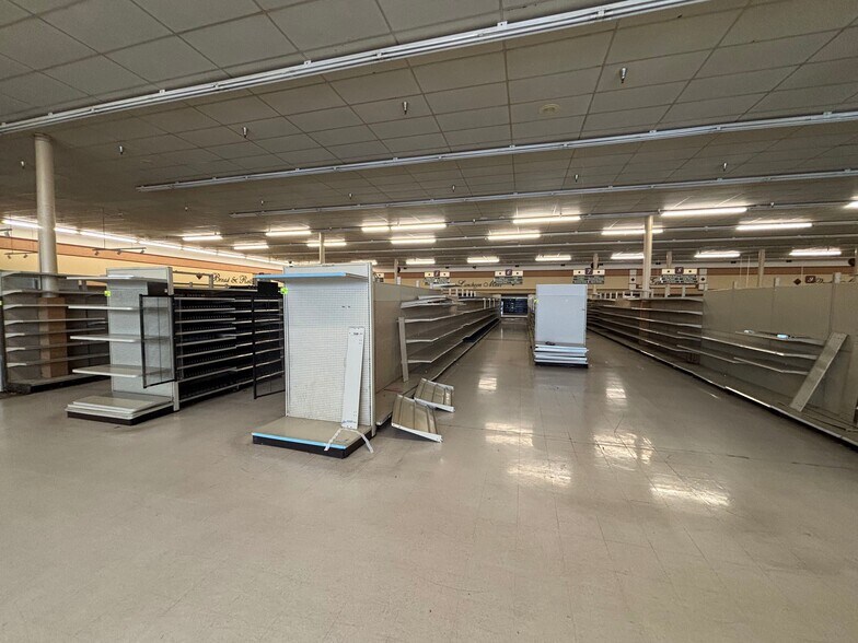 More Photos Of 4526 W Western Ave, South Bend General Retail For Sale