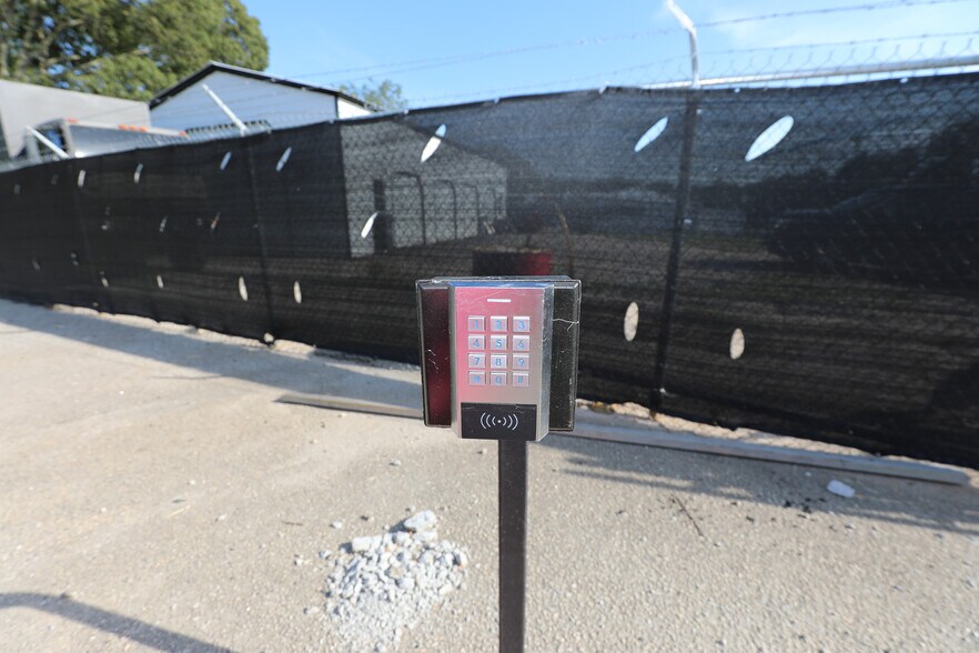 More Photos Of 5 Haynie St, Newnan Warehouse For Lease