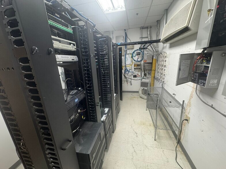 More Photos Of 796 N Sunnyside Rd, Decatur Office For Lease