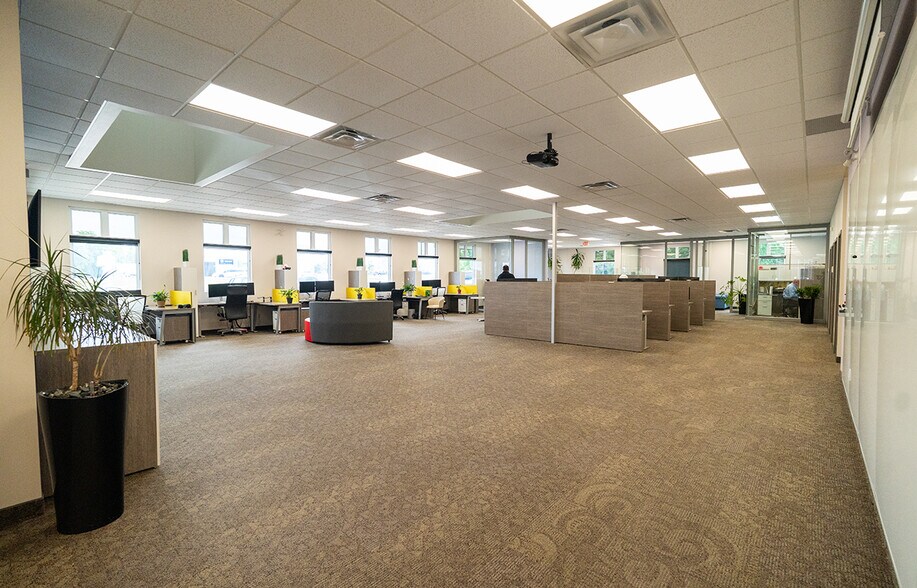 More Photos Of 211 2nd Av N, Stonewall Flex For Sale