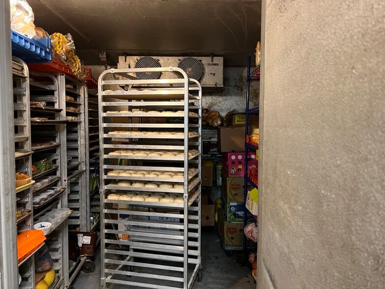 More Photos Of 2441 NW 43rd St, Gainesville Storefront For Sale