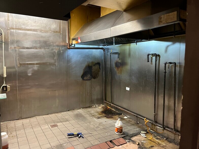 More Photos Of 3870 10th St, Long Island City Freestanding For Lease