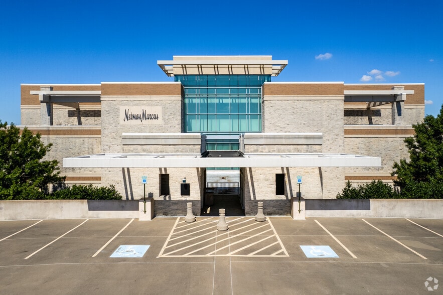 More Photos Of 6121 W Park Blvd, Plano General Retail For Sale