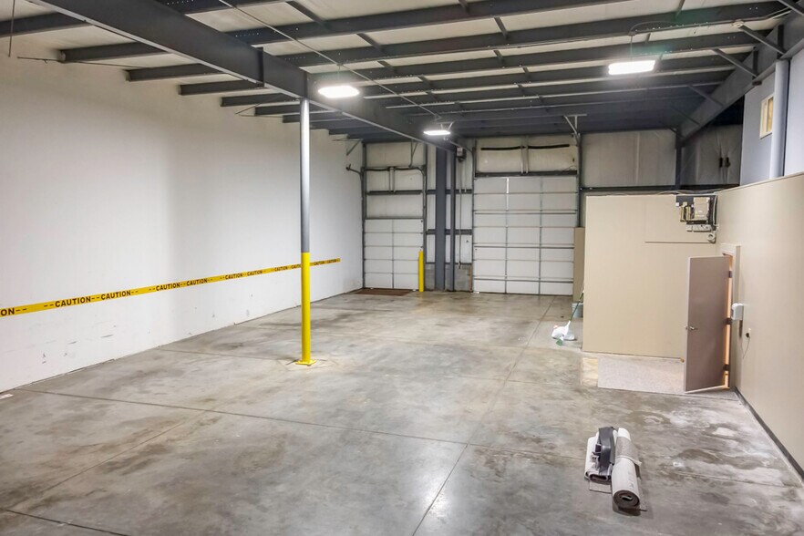 More Photos Of 2840 Mitthoeffer Pl, Indianapolis Warehouse For Sale
