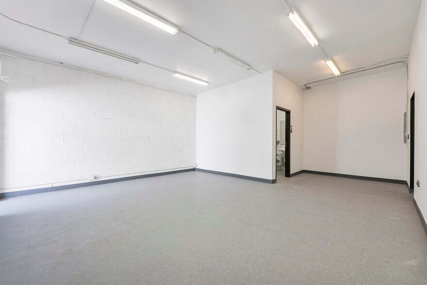 More Photos Of 553 17th St, West Palm Beach Warehouse For Lease