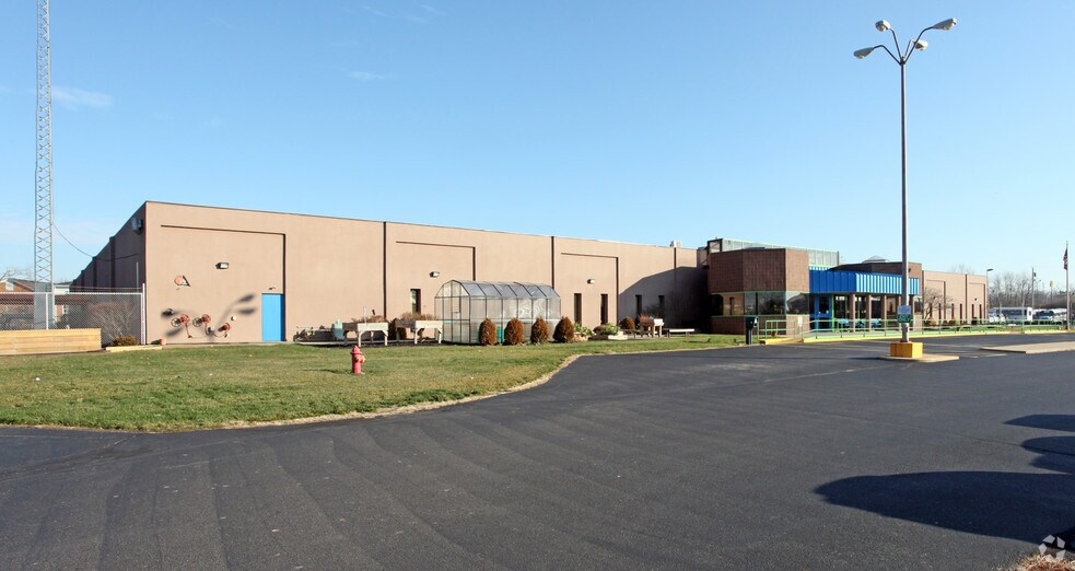 More Photos Of 110 Leffel Ln, Springfield Service For Lease