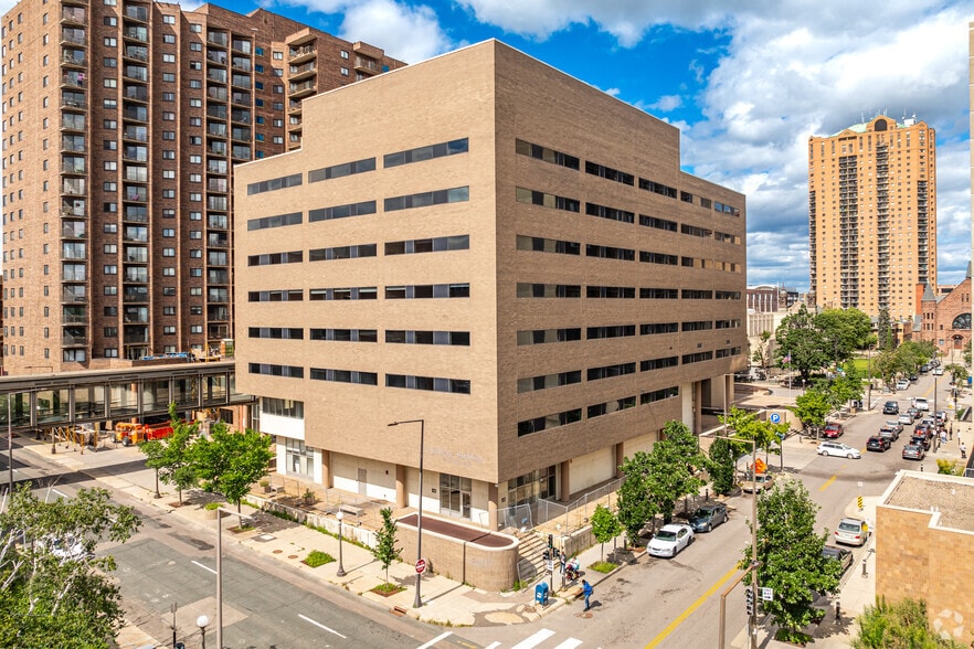 Primary Photo Of 17 Exchange St W, Saint Paul Medical For Sale