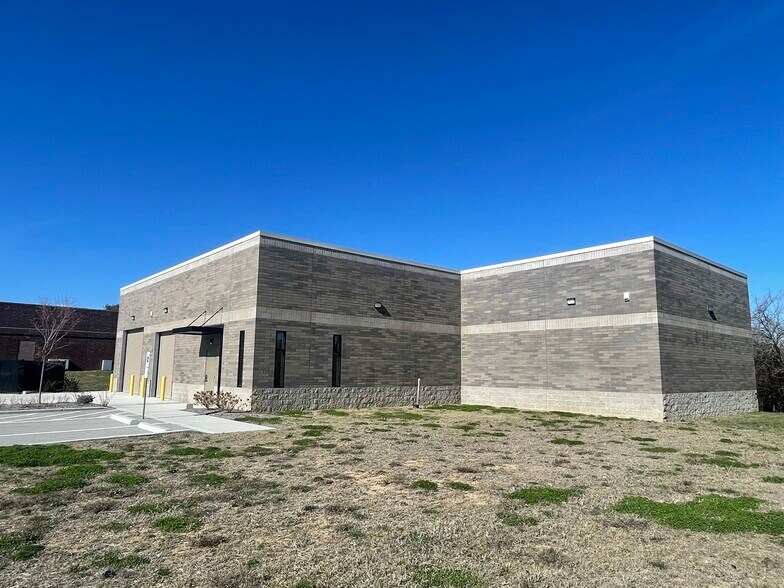 More Photos Of 3316 Hollenberg Dr, Bridgeton Warehouse For Sale