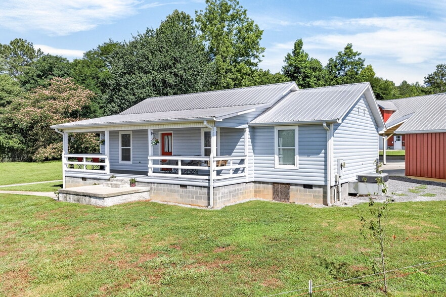 More Photos Of 105 Foothills Rd, Pikeville Multifamily For Sale