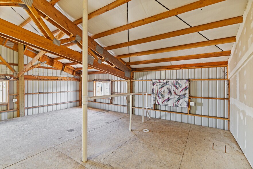 More Photos Of 100 N 7th St, Lakeside Showroom For Sale