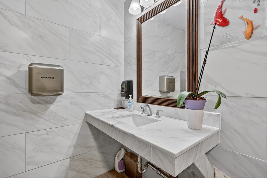 More Photos Of 1614 21st St, Sacramento Restaurant For Sale