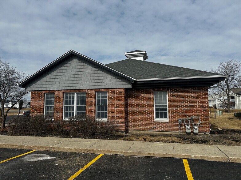 Primary Photo Of 27754 Blue Grass Dr, Minooka Office For Sale