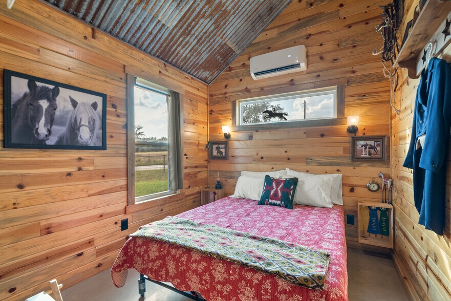 More Photos Of 3607 Lone Man Mountain Rd, Wimberley Hotel For Sale