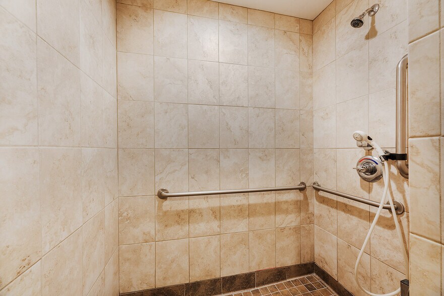 More Photos Of 301 Pine Ave, Long Beach Health Club For Lease