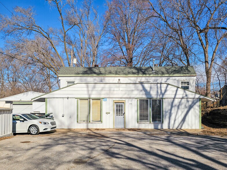 Primary Photo Of 3416 Vinton St, Omaha Flex For Lease